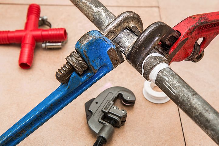 How to Avoid Spending Too Much on a Plumber